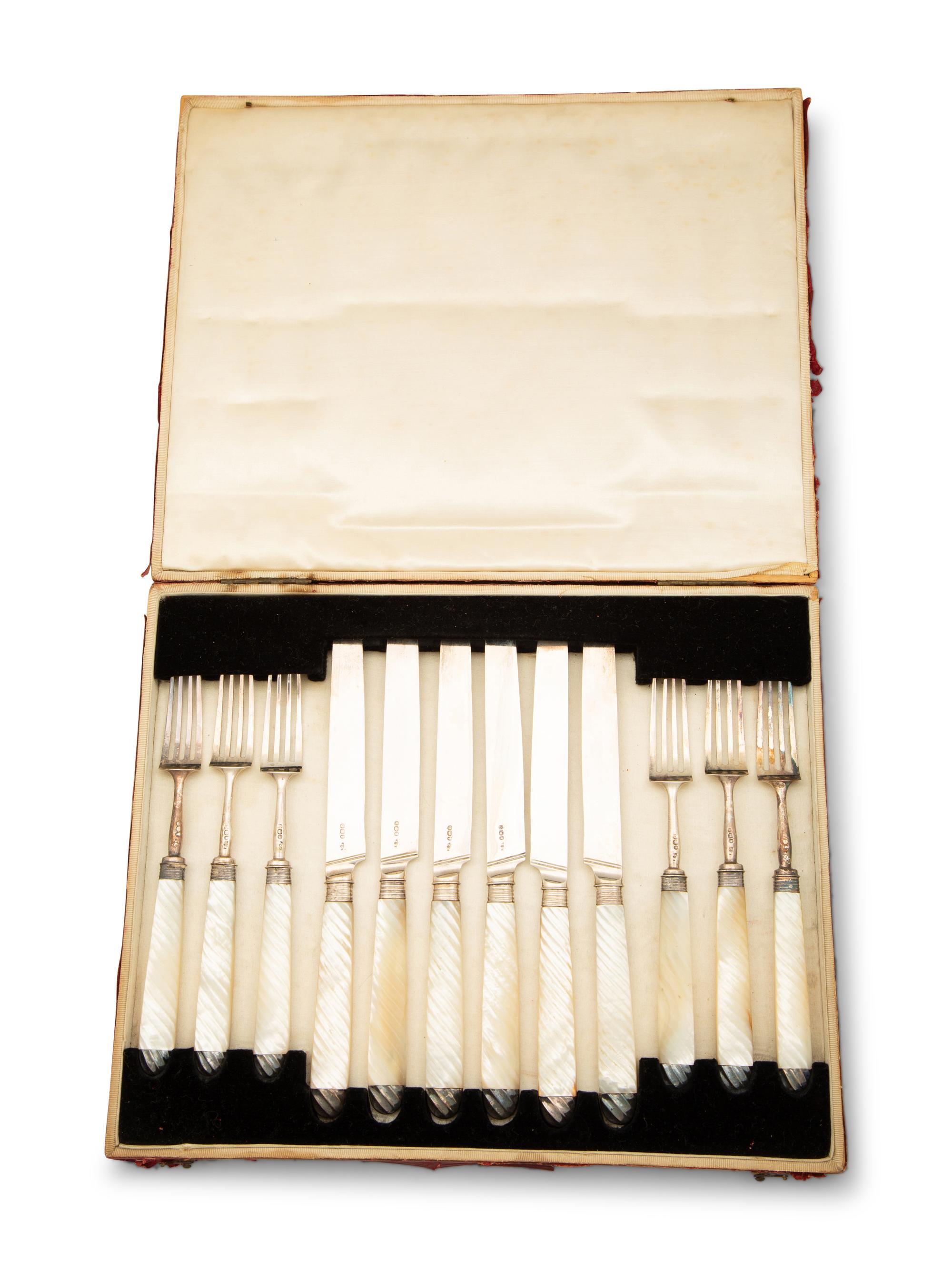 A Georgian Silver and Mother-of-Pearl Handled Dessert Service — 18TH/19TH CENTURY