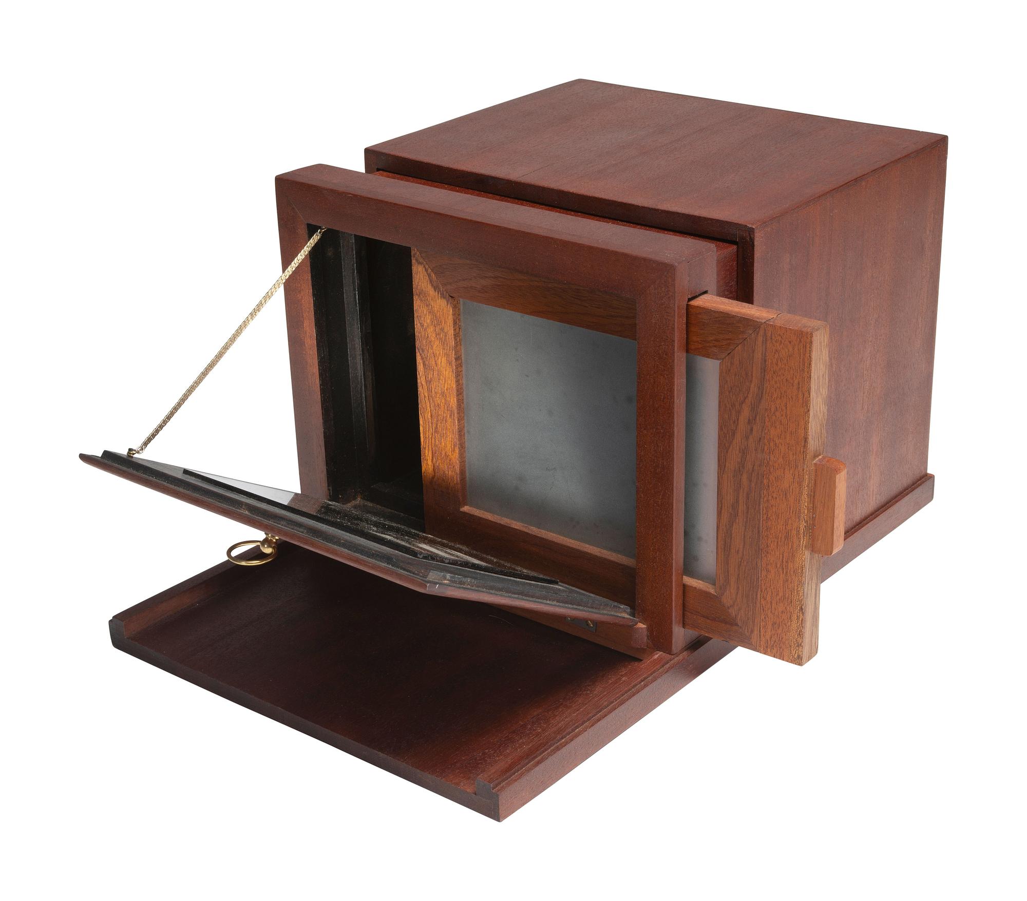 [CAMERAS]. Full scale replica 1839 Giroux daguerreotype camera by Robert Lisle, 1991.