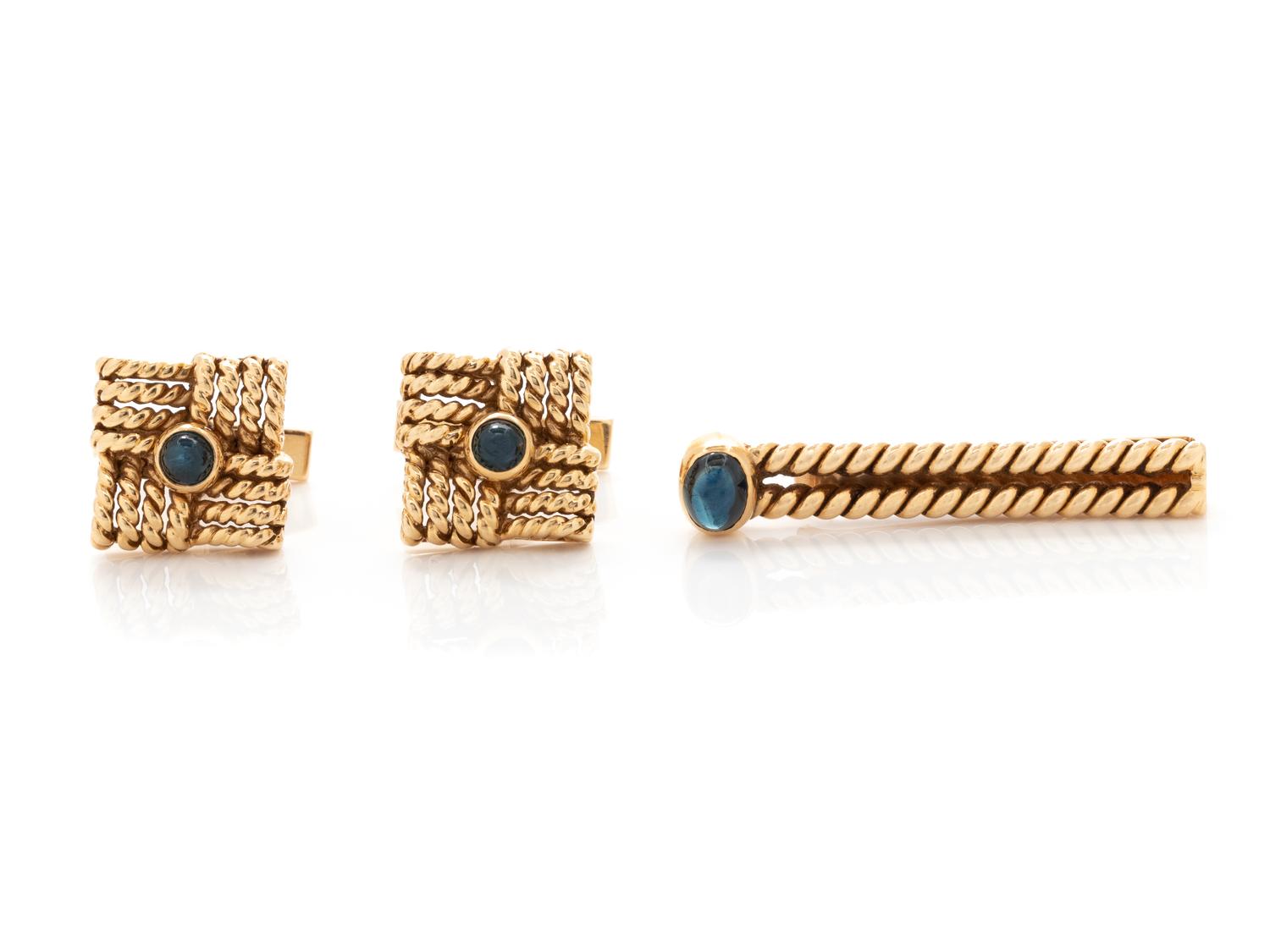 YELLOW GOLD AND SAPPHIRE CUFFLINKS AND TIE BAR SET