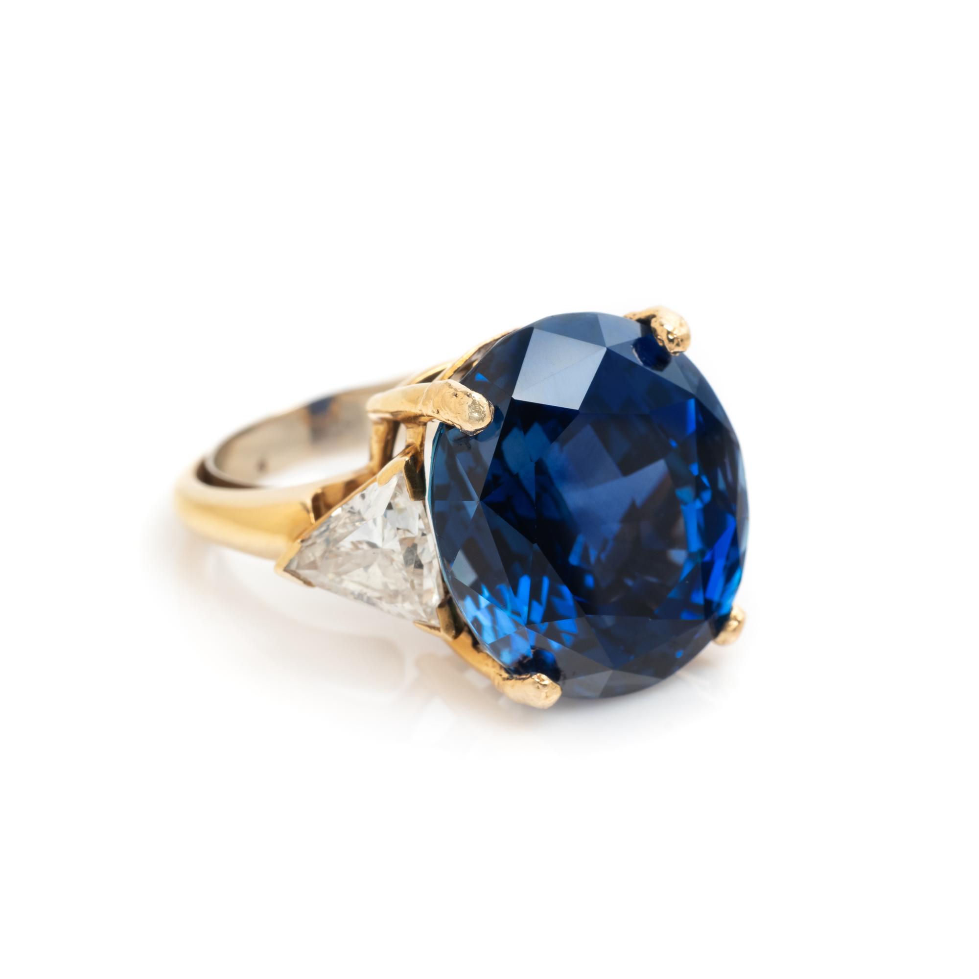 SAPPHIRE AND DIAMOND RING