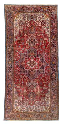 A Heriz Design Wool Rug — 20TH CENTURY