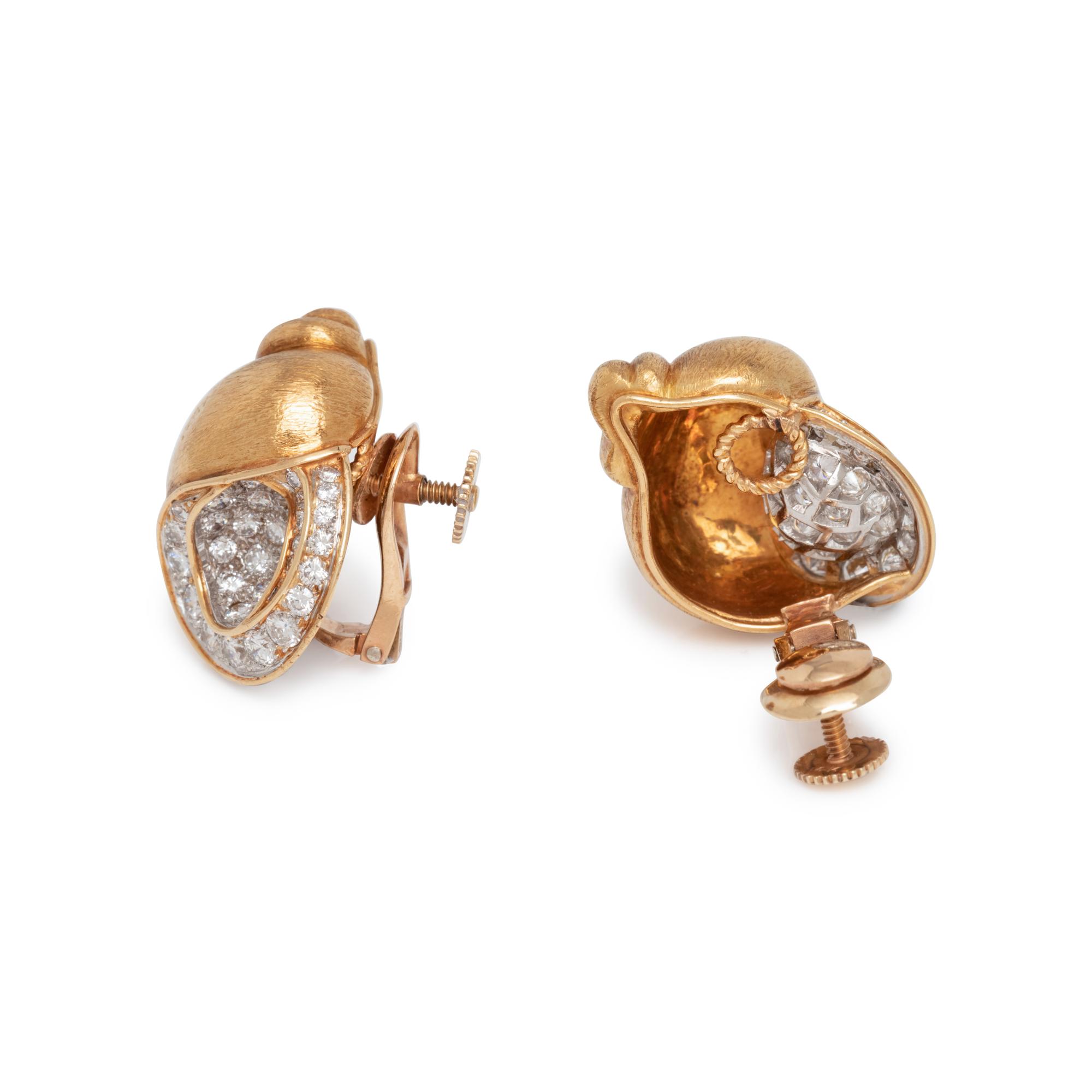 YELLOW GOLD AND DIAMOND SHELL MOTIF EARCLIPS