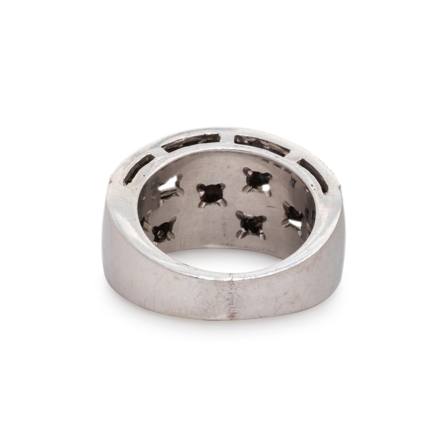 WHITE GOLD, DIAMOND AND PINK STONE RING
