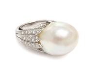 An 18 Karat White Gold, Cultured Pearl and Diamond Ring, 14.40 dwts.
