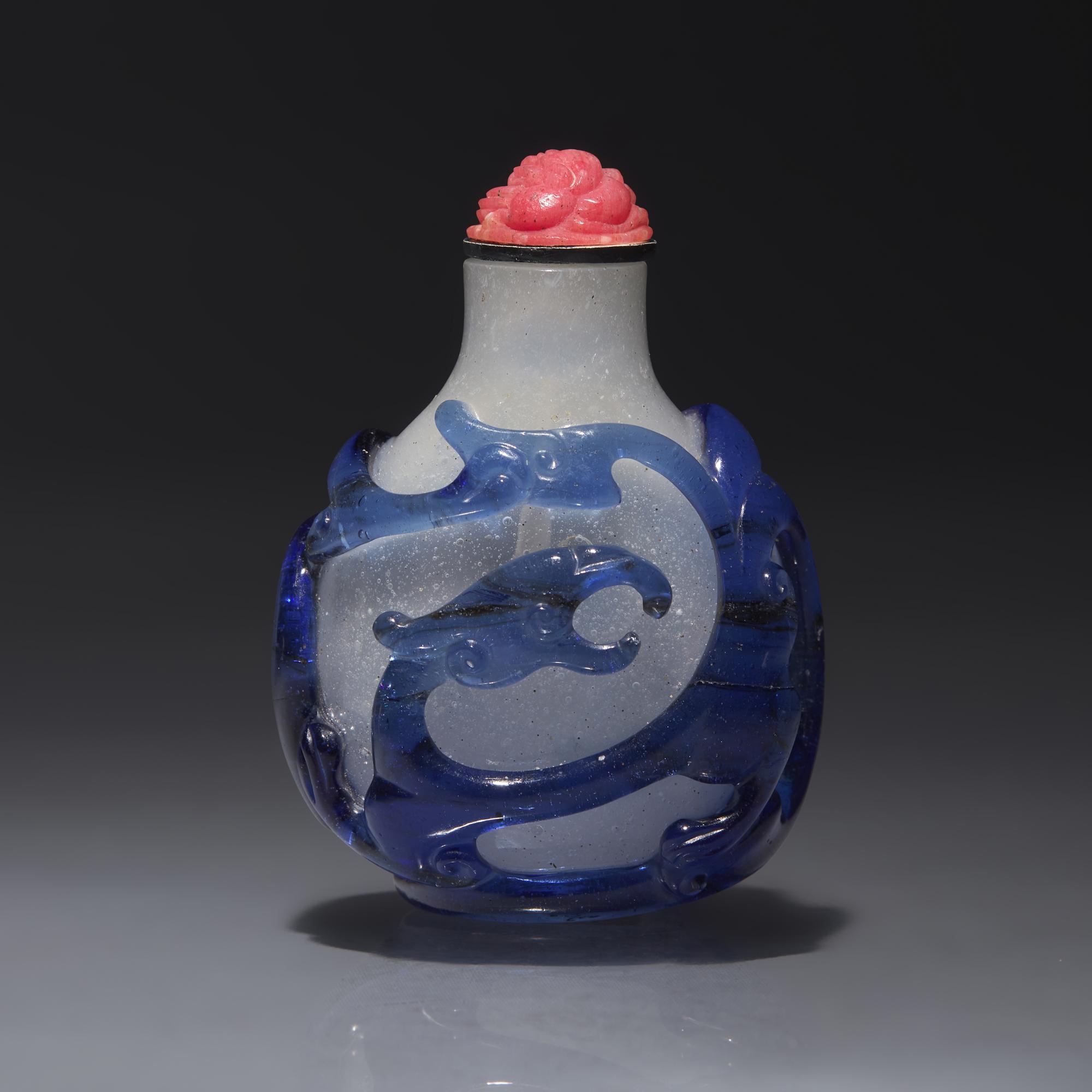 A Chinese Blue Overlay Glass Snuff Bottle, Qing Dynasty, Circa 1780-1830 — 1780-1830年 御製雪霏地套藍料龍紋鼻煙壺