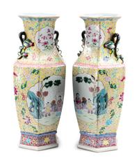 A Pair of Chinese Export Porcelain Vases