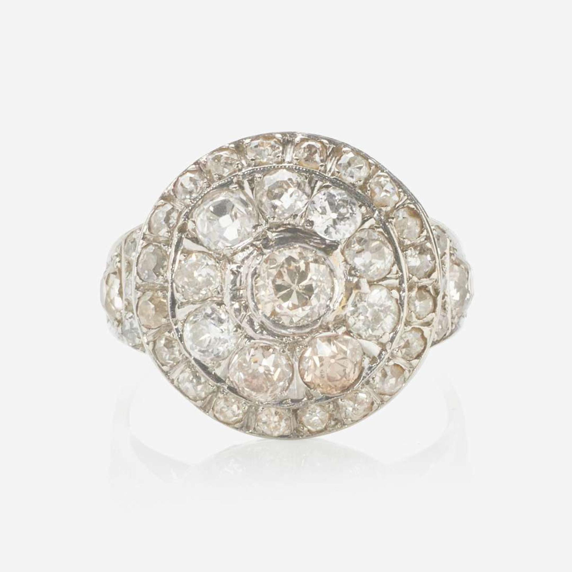An 18K White Gold and Diamond Ring