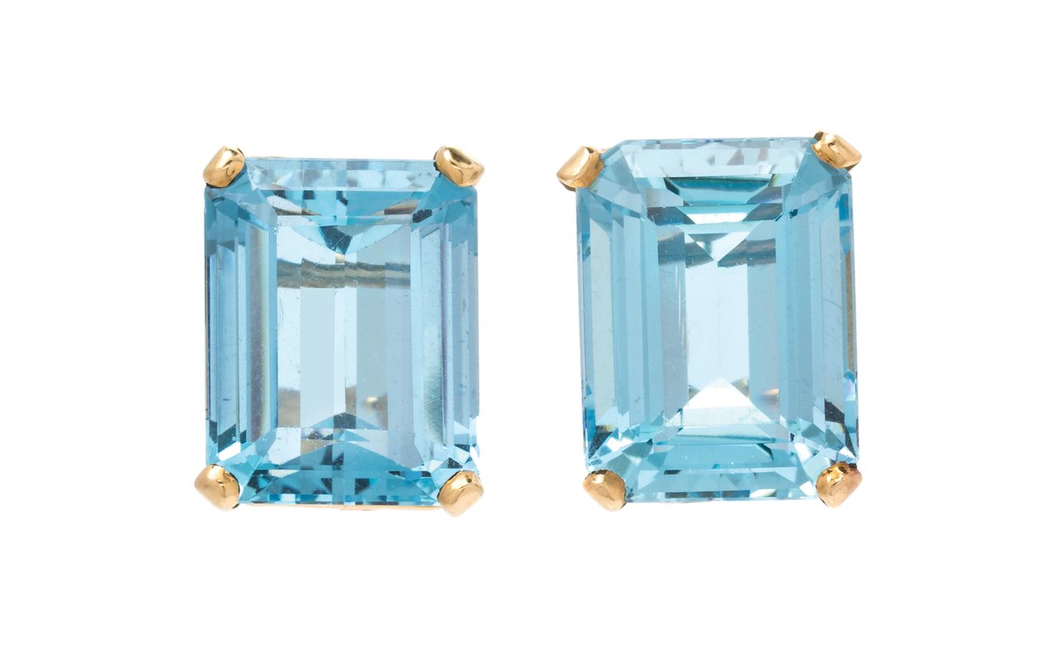 A Pair of Yellow Gold and Aquamarine Earclips, 5.10 dwts.