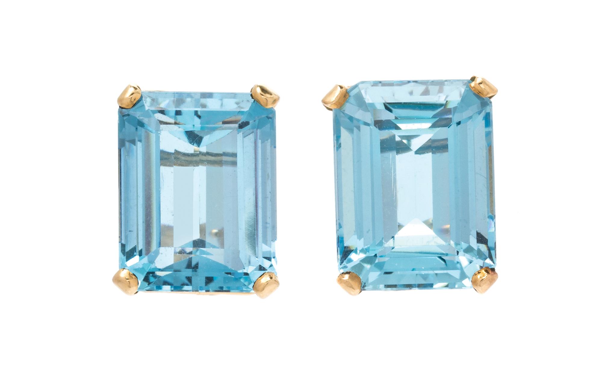 A Pair of Yellow Gold and Aquamarine Earclips, 5.10 dwts.