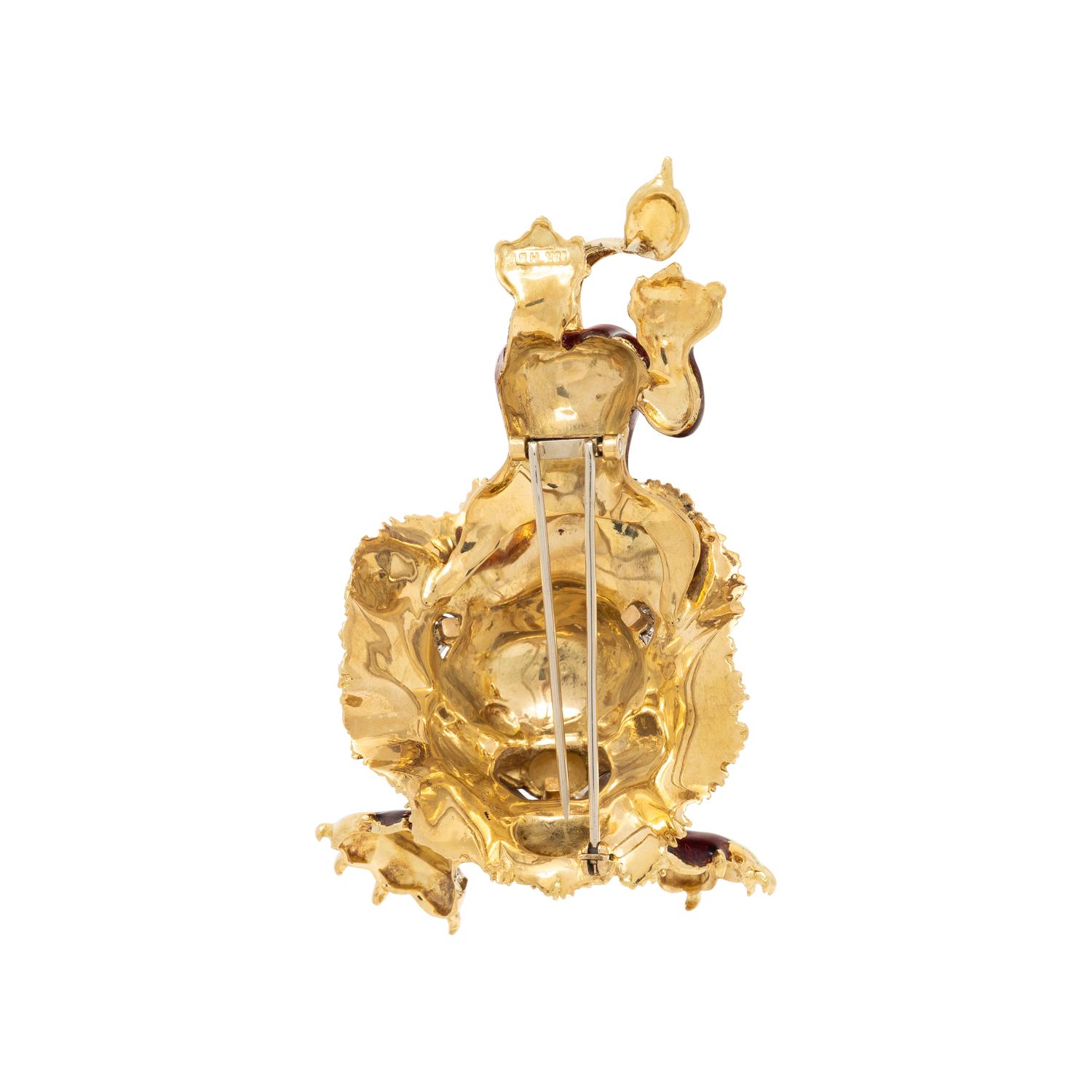 HAMMERMAN BROTHERS, ENAMEL, DIAMOND, AND YELLOW GOLD LION BROOCH
