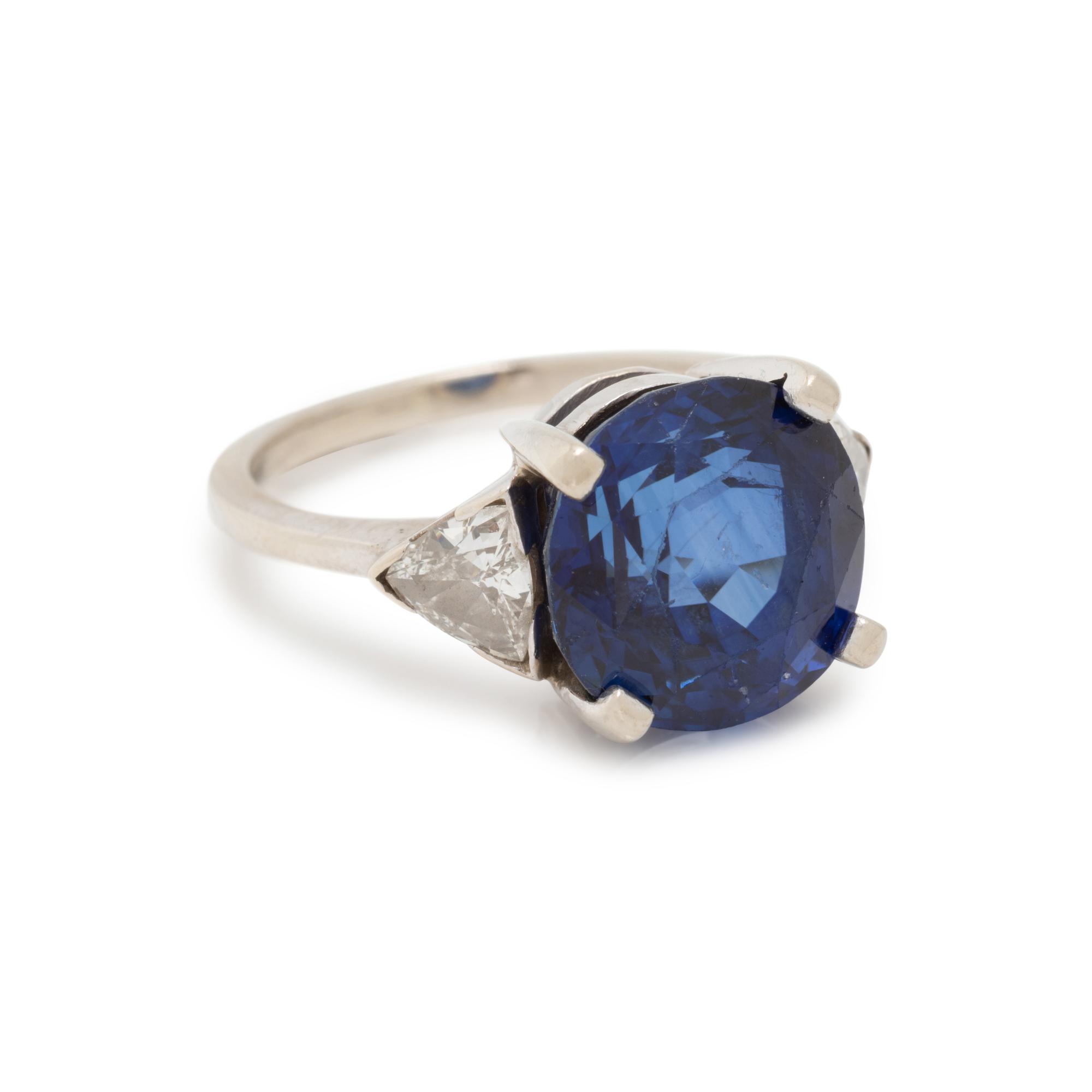 SAPPHIRE AND DIAMOND RING