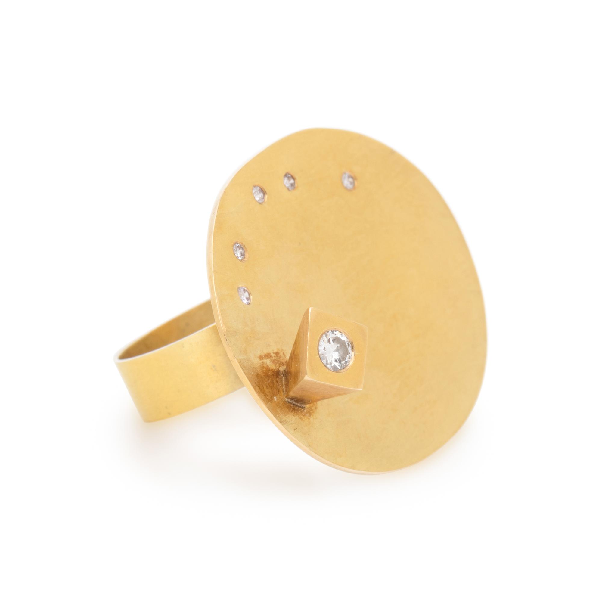 FELICITY PETERS, YELLOW GOLD AND DIAMOND RING