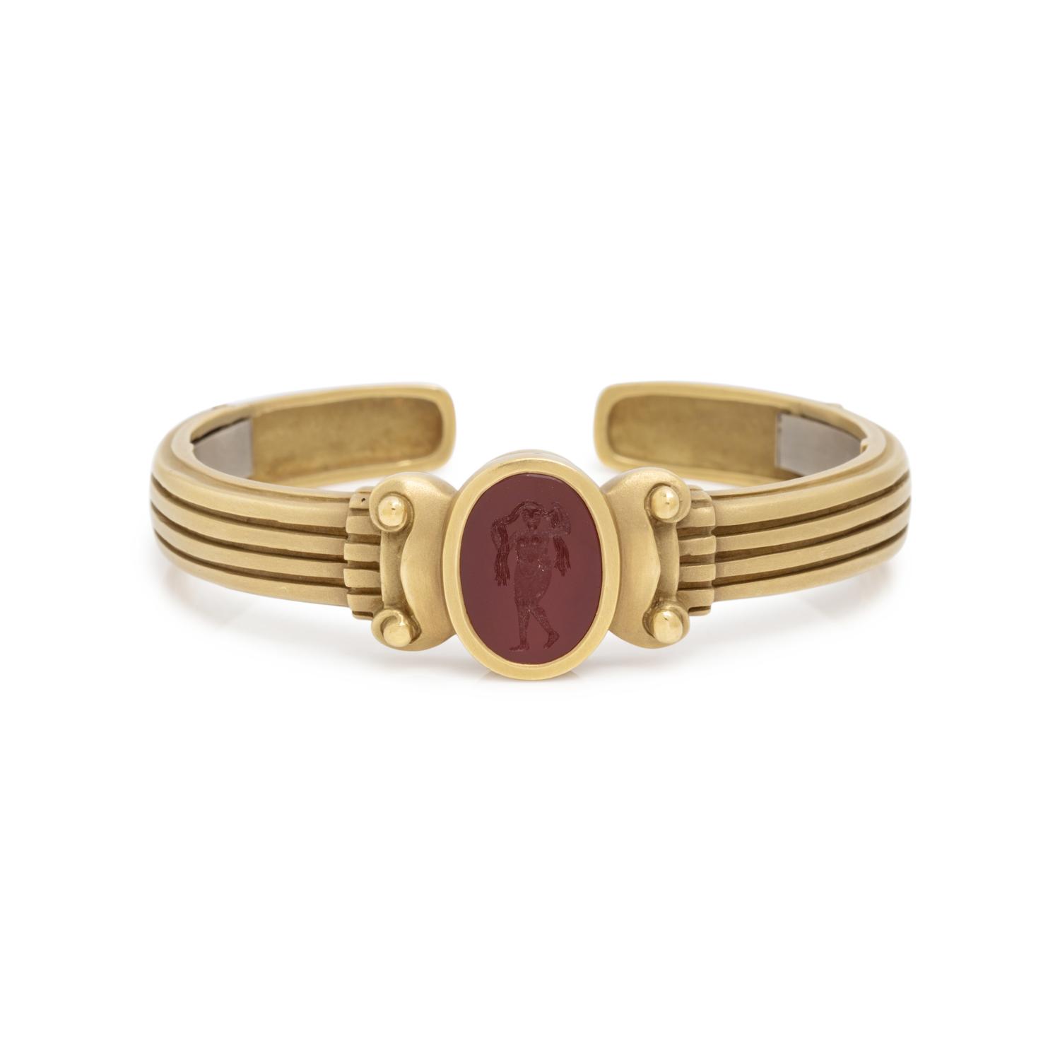KIESELSTEIN-CORD, YELLOW GOLD AND CARNELIAN INTAGLIO BRACELET