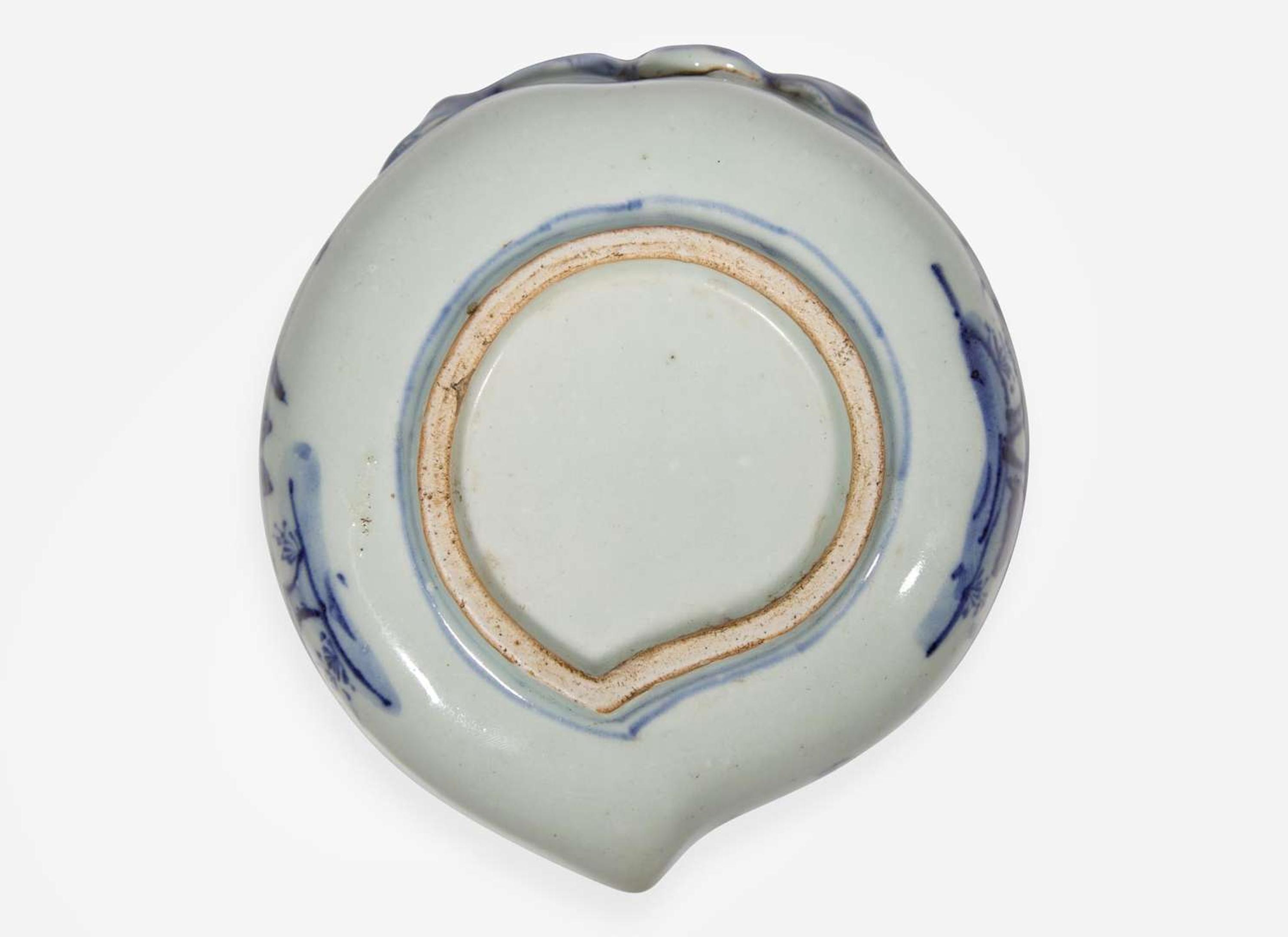 A Chinese blue and white porcelain "Peach" brush washer, possibly Ming dynasty 青花瓷桃形洗 可能為明