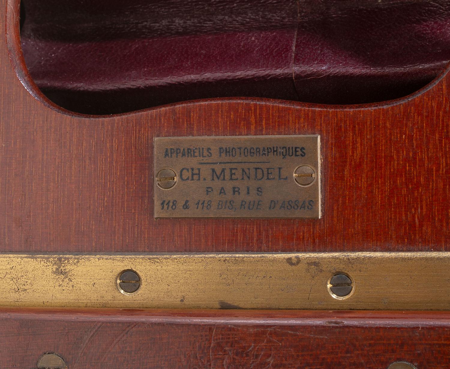 Mendel folding strut camera. Paris, France, ca 1905.