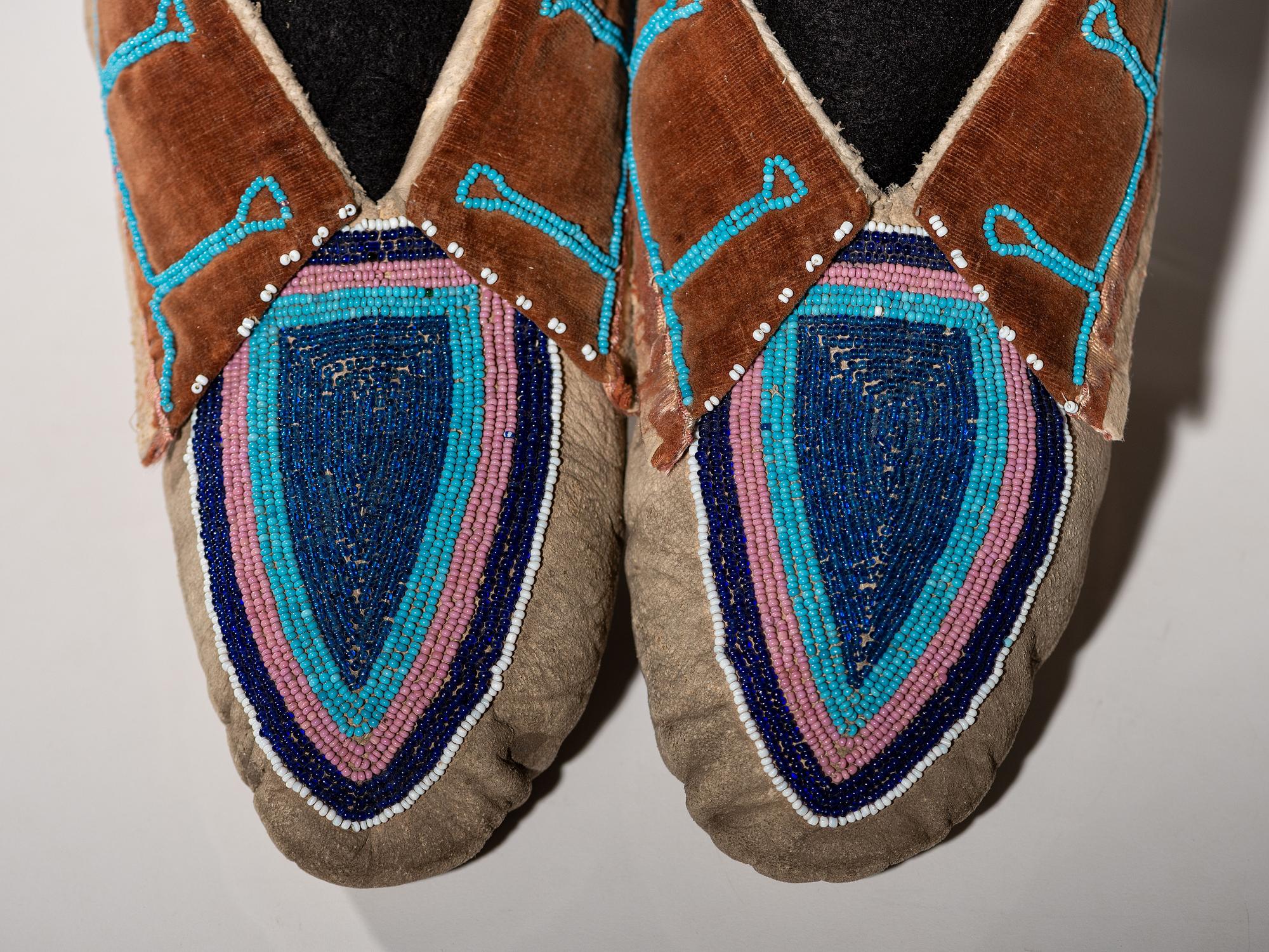 Delaware Beaded Hide Moccasins