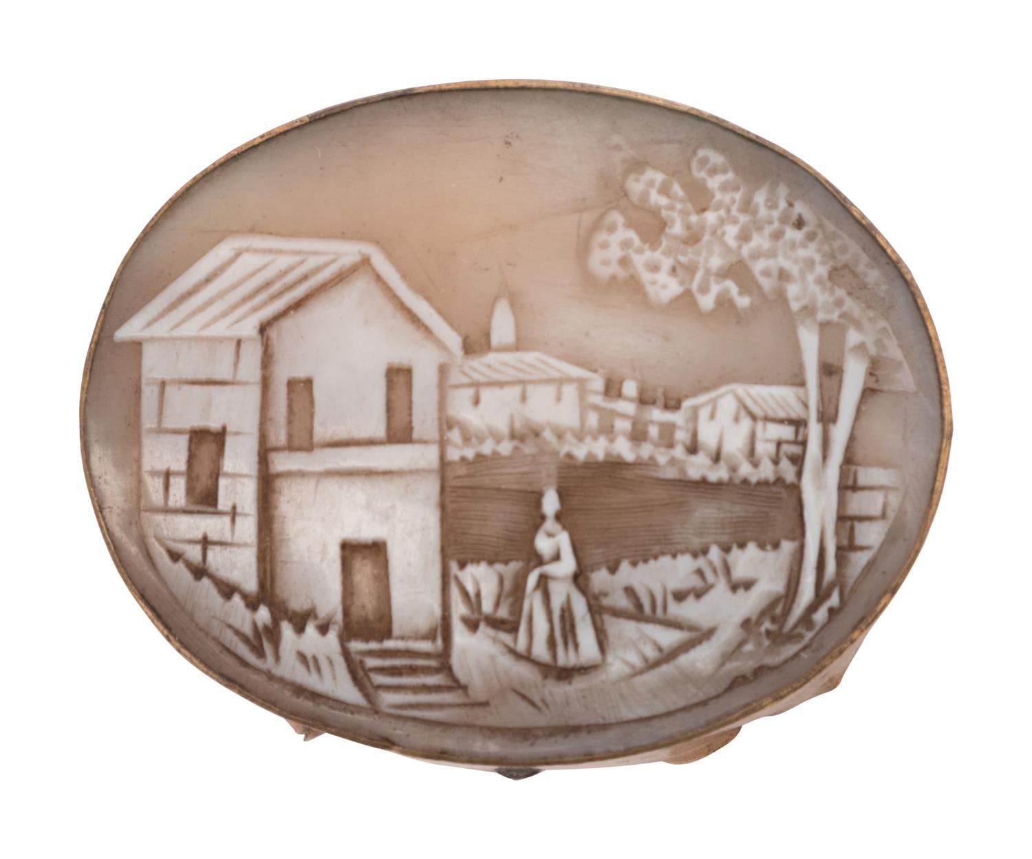 An American Gold and Carved Shell Lid