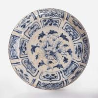 A large Vietnamese blue and white covered lobed box Le dynasty 15th/16th century