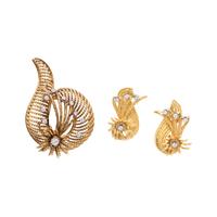 YELLOW GOLD AND DIAMOND SET