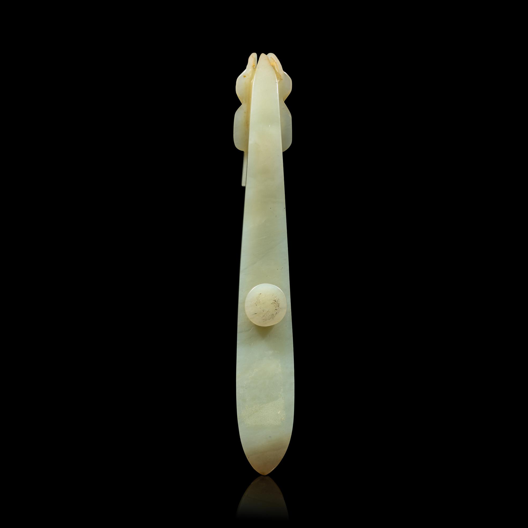 Two Chinese Jade Belt Hooks, Qing Dynasty 清 玉帶鉤兩件