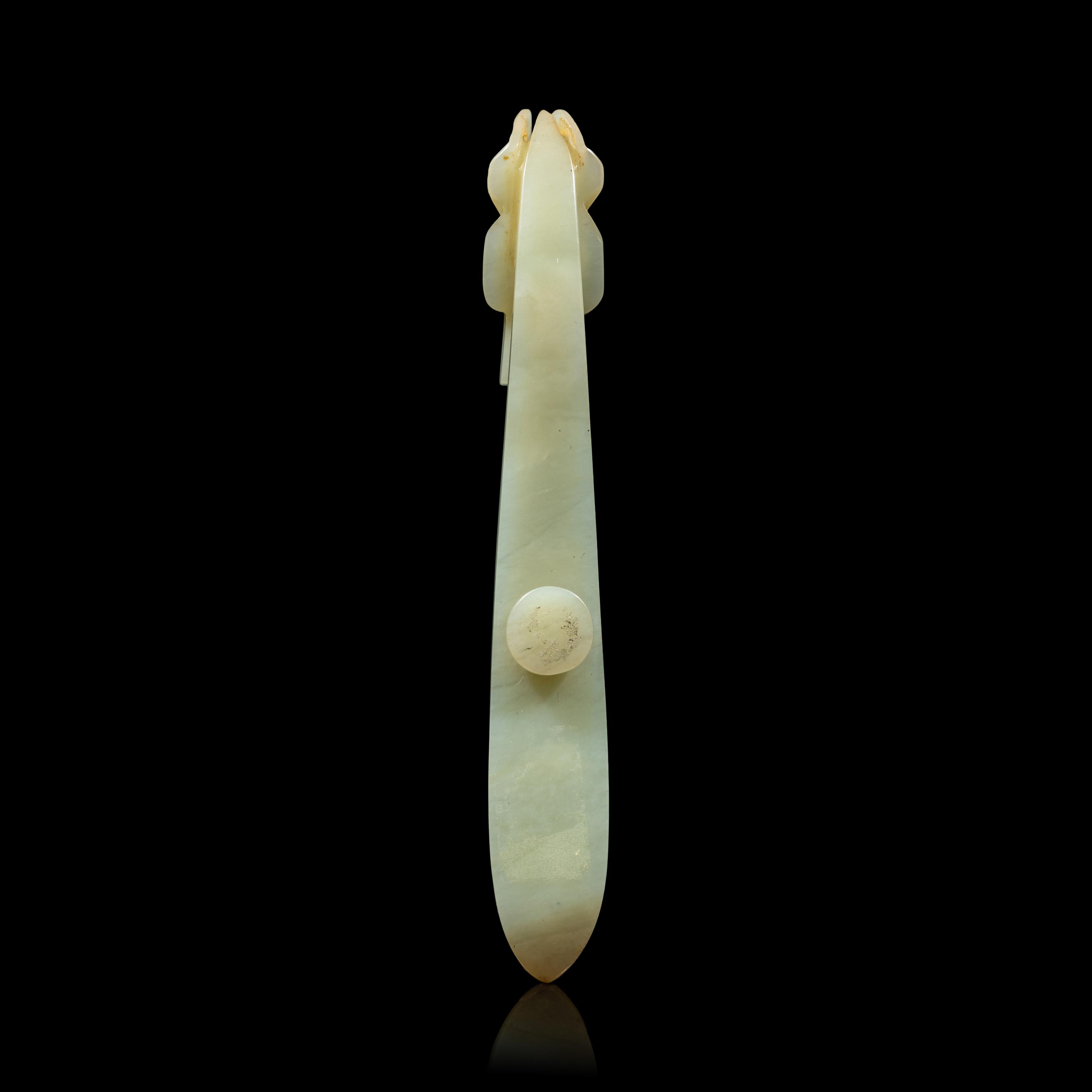 Two Chinese Jade Belt Hooks, Qing Dynasty 清 玉帶鉤兩件