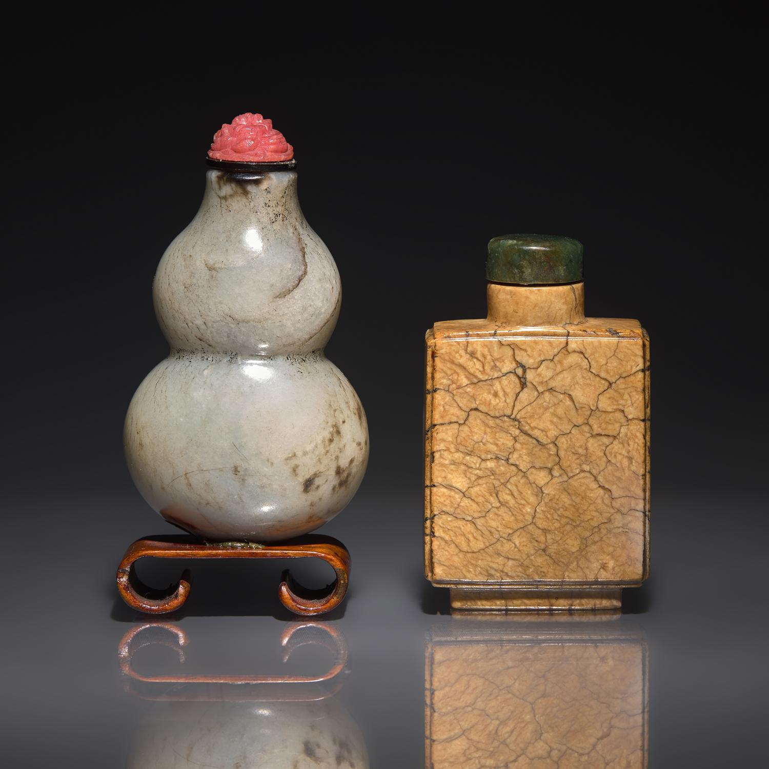 Two Chinese Jade Snuff Bottles, 18th to 19th/20th Century — 清中期-民國 玉鼻烟壺兩支