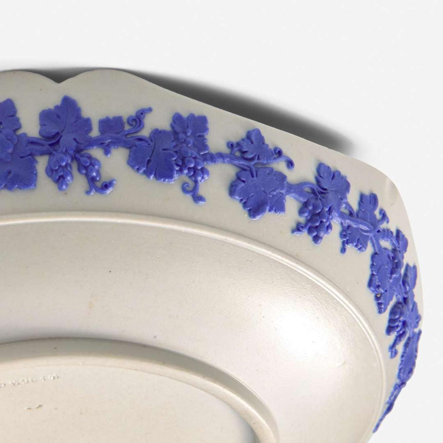 A Wedgwood White Stoneware Inkstand UK, circa 1820