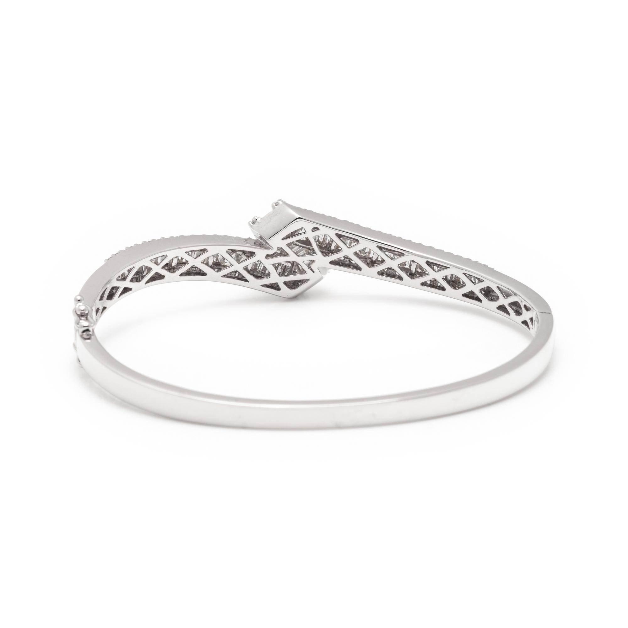 WHITE GOLD AND DIAMOND BANGLE BRACELET