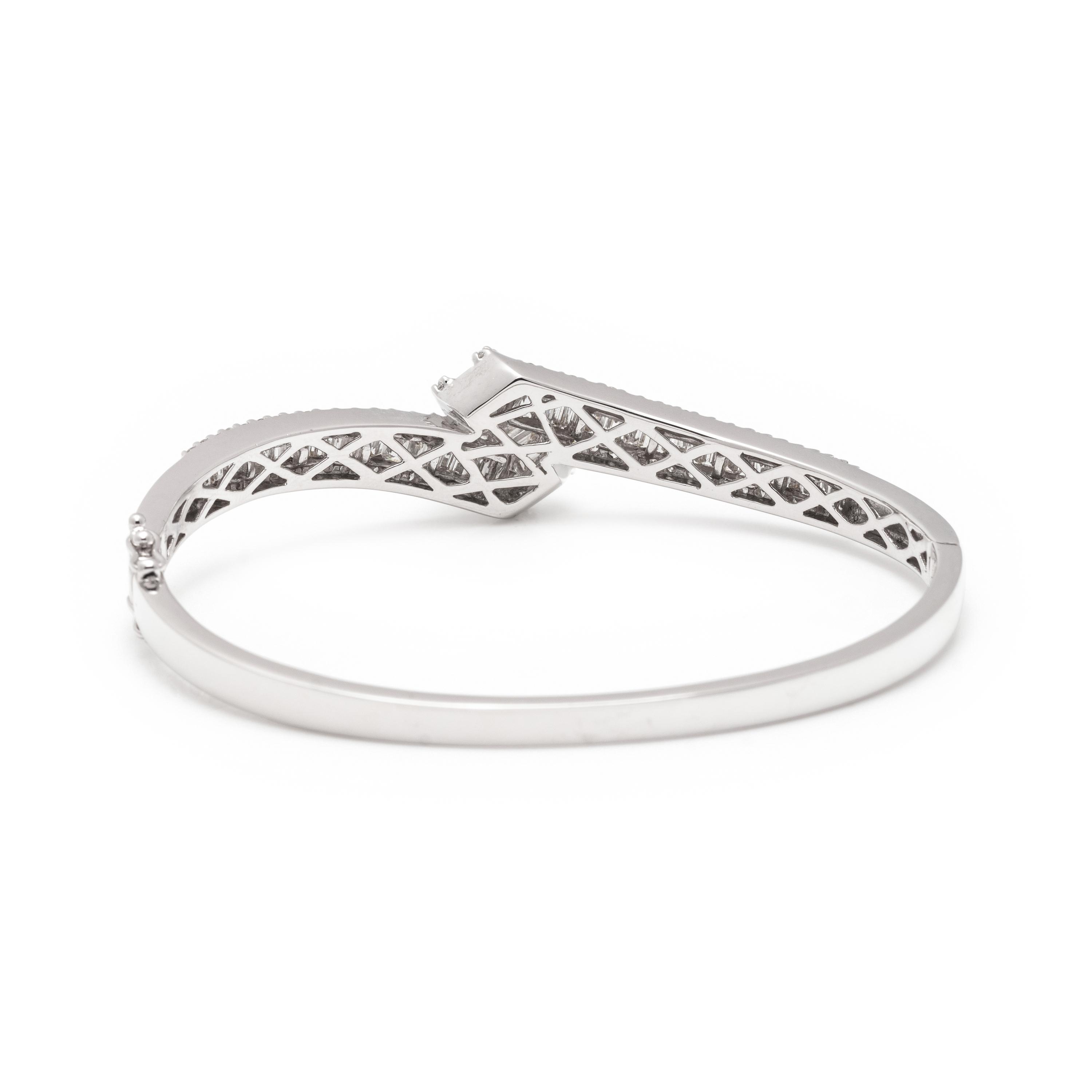 WHITE GOLD AND DIAMOND BANGLE BRACELET