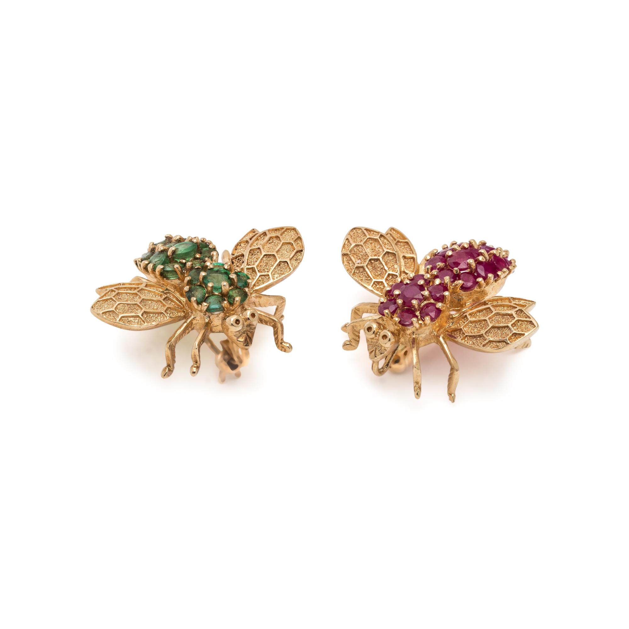 COLLECTION OF YELLOW GOLD AND GEMSTONE BEE BROOCHES