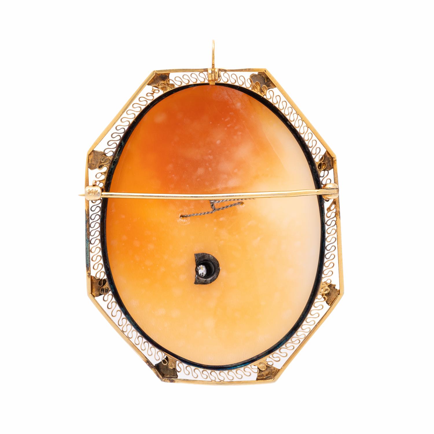 Shell Cameo and Yellow Gold Pendant Brooch