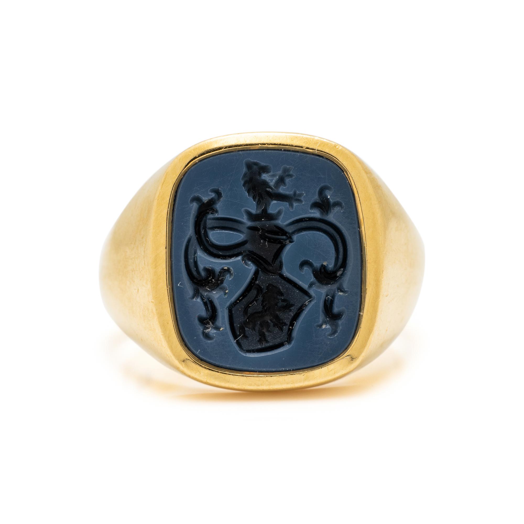 YELLOW GOLD AND DYED ONYX INTAGLIO RING