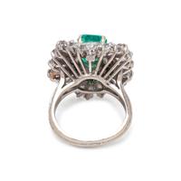 EMERALD AND DIAMOND RING