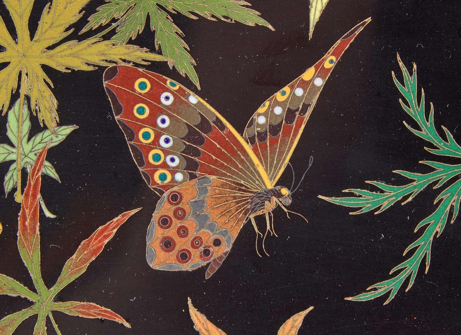 An unusual Japanese cloisonne "Butterflies and Maple Leaves" charger, Meiji period 琺瑯蝴蝶楓葉盤 明治