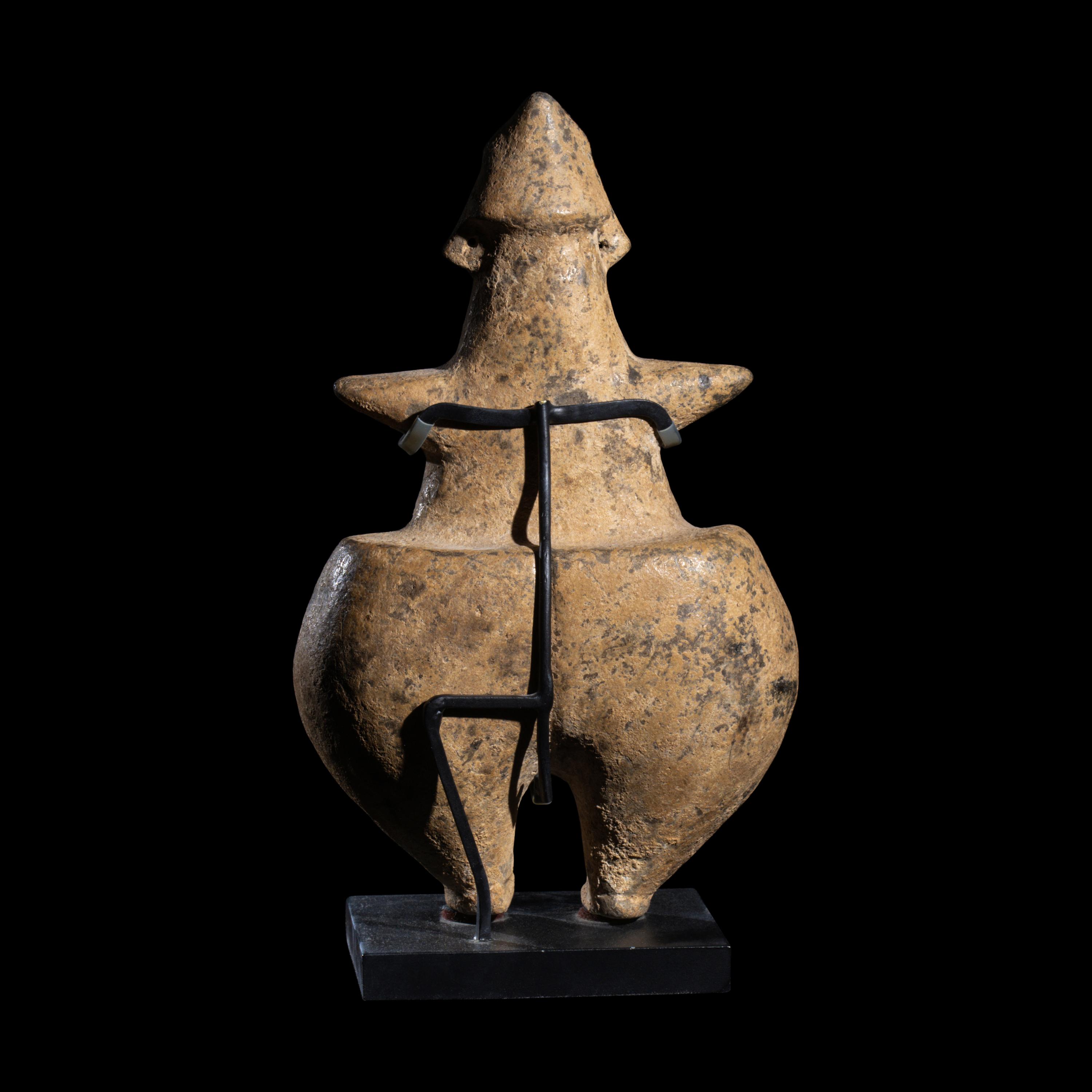 An Amlash Terracotta Female Figure