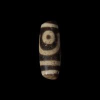 A Group of Seven Chinese Jades and Agate, Qing Dynasty and Later 清及更晚 仿古玉一組七件