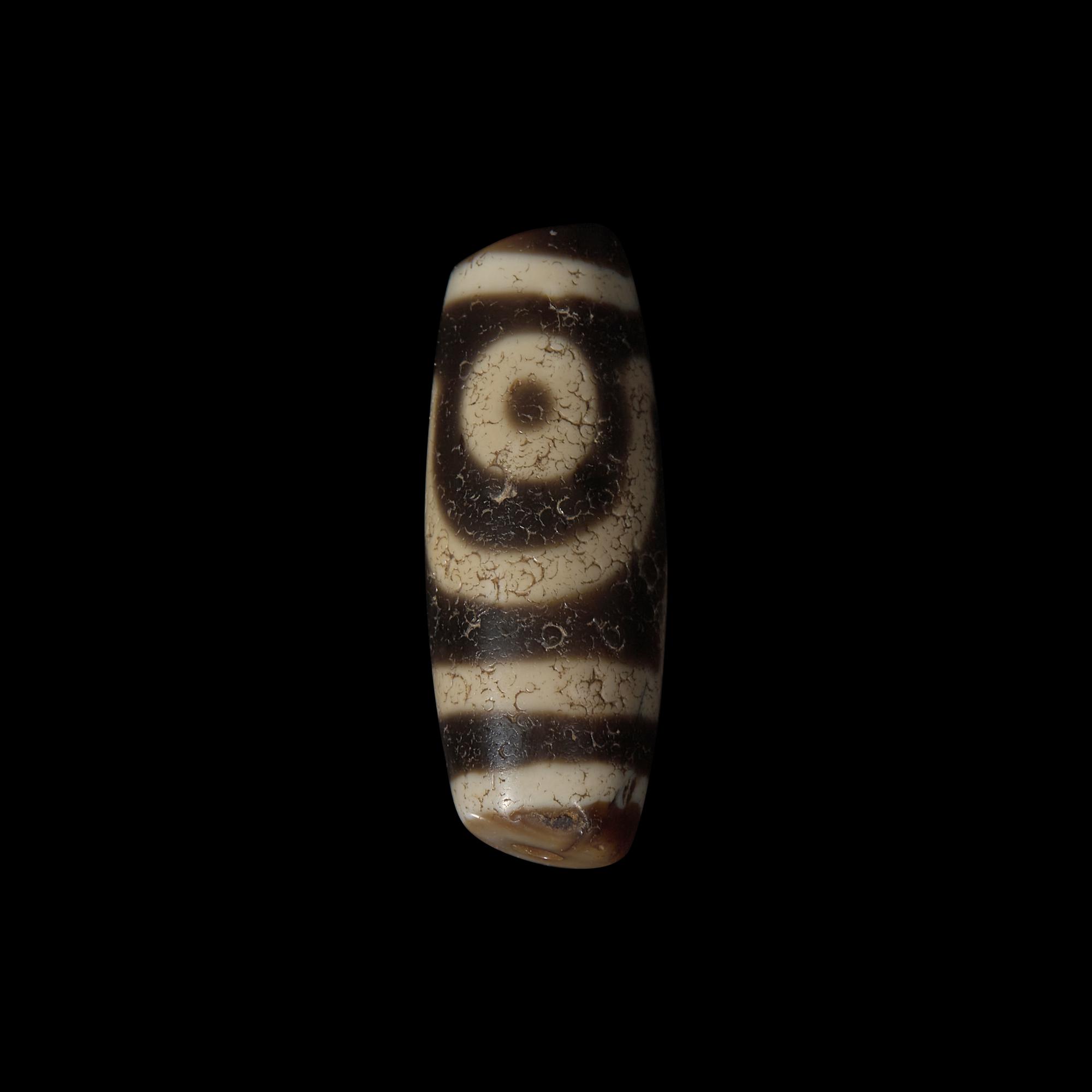 A Group of Seven Chinese Jades and Agate, Qing Dynasty and Later 清及更晚 仿古玉一組七件