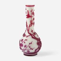 A Chinese red and white overlay glass bottle vase 白地套紅琉璃淨瓶 Qing dynasty, 19th century ? ????