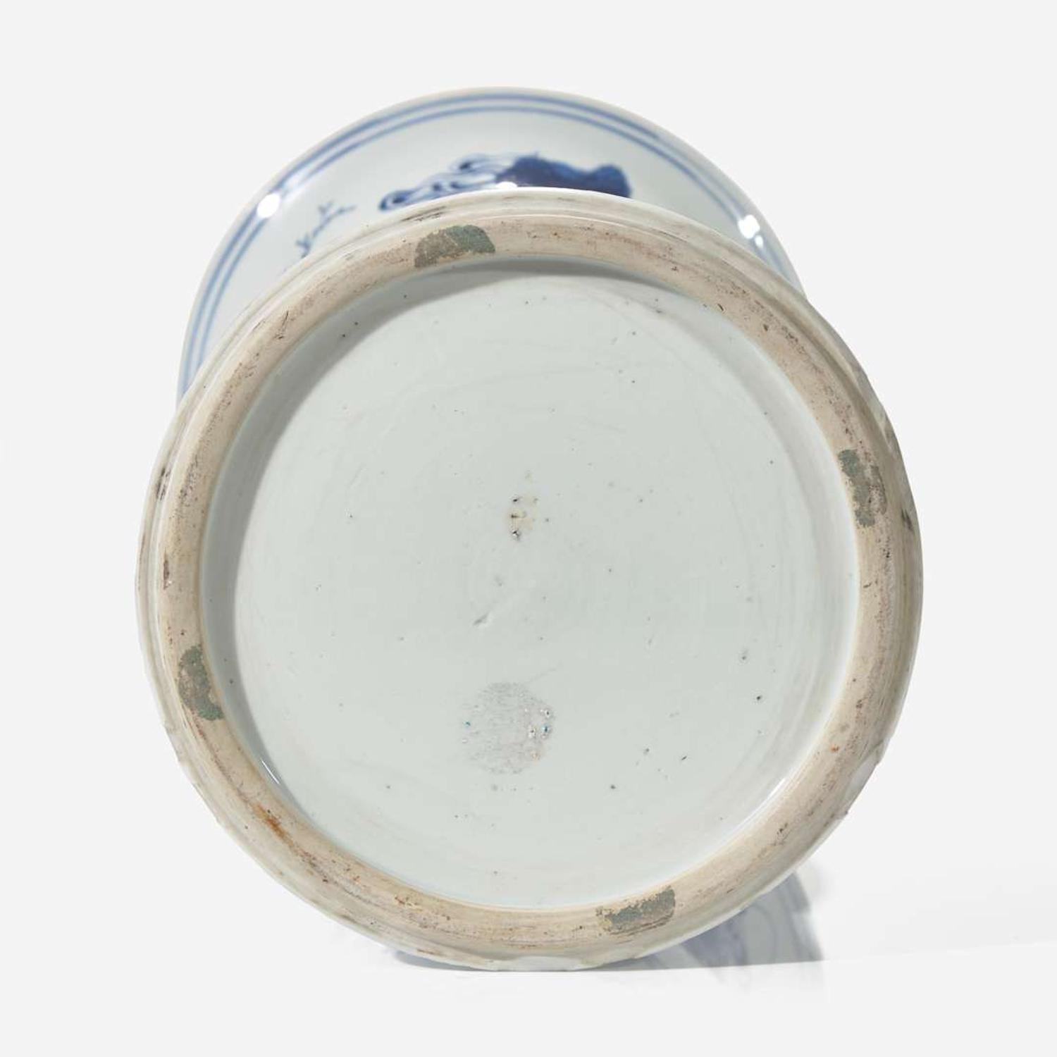 A Chinese blue and white porcelain Gu-form "Hunters" beaker vase 青花狩獵圖花觚 Kangxi period ? ??