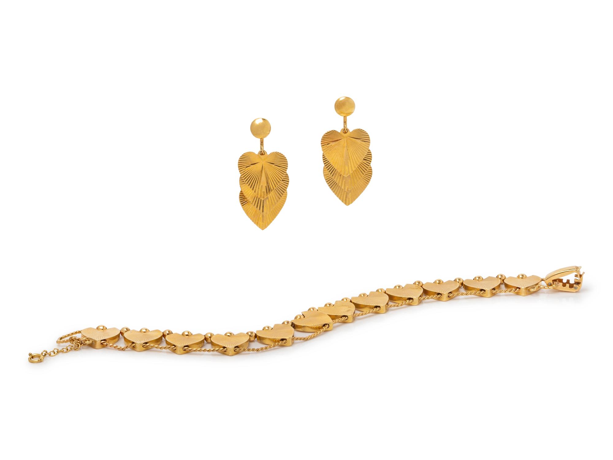 A Retro 14 Karat Yellow Gold Heart Motif Demi-Parure,