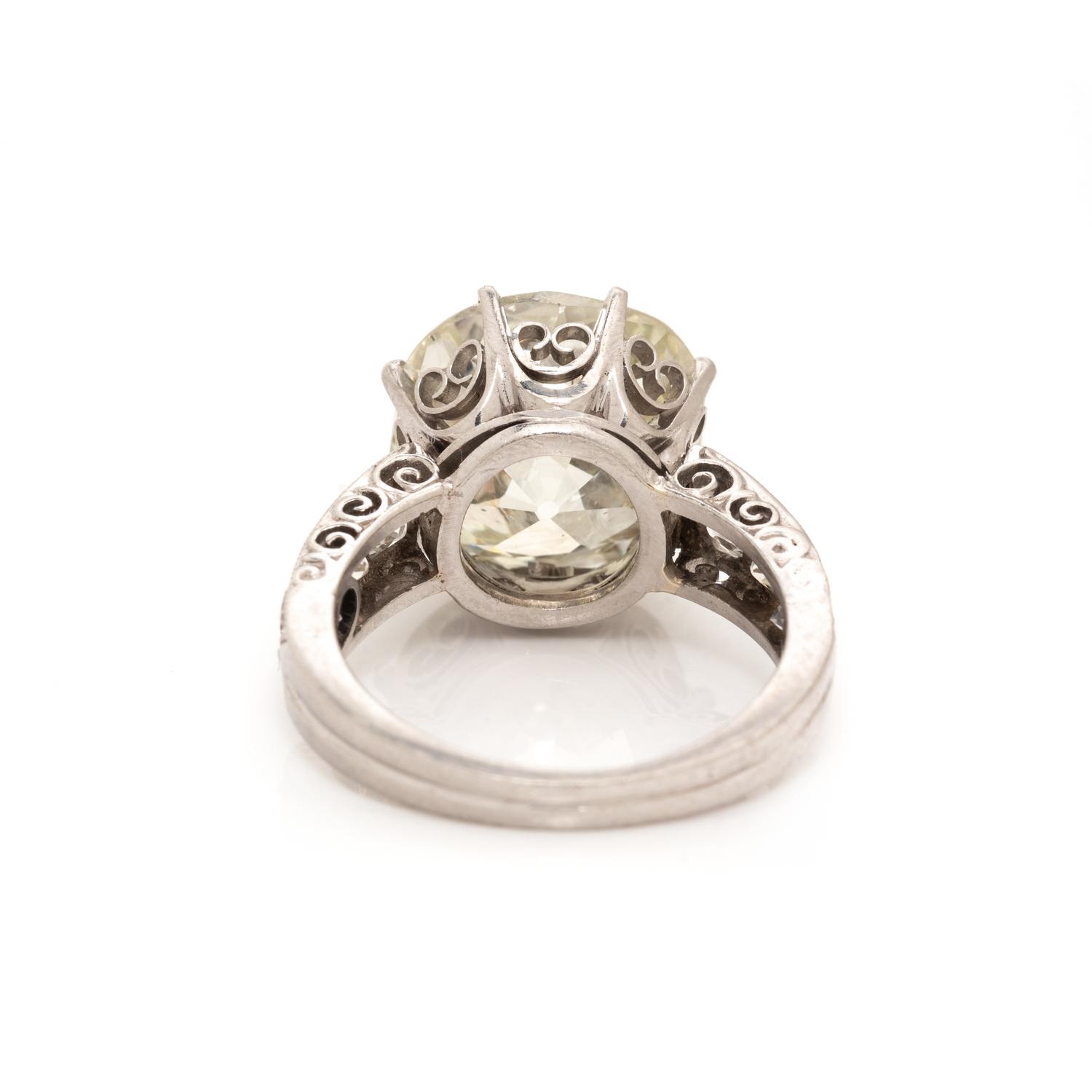 ANTIQUE, PLATINUM AND DIAMOND RING