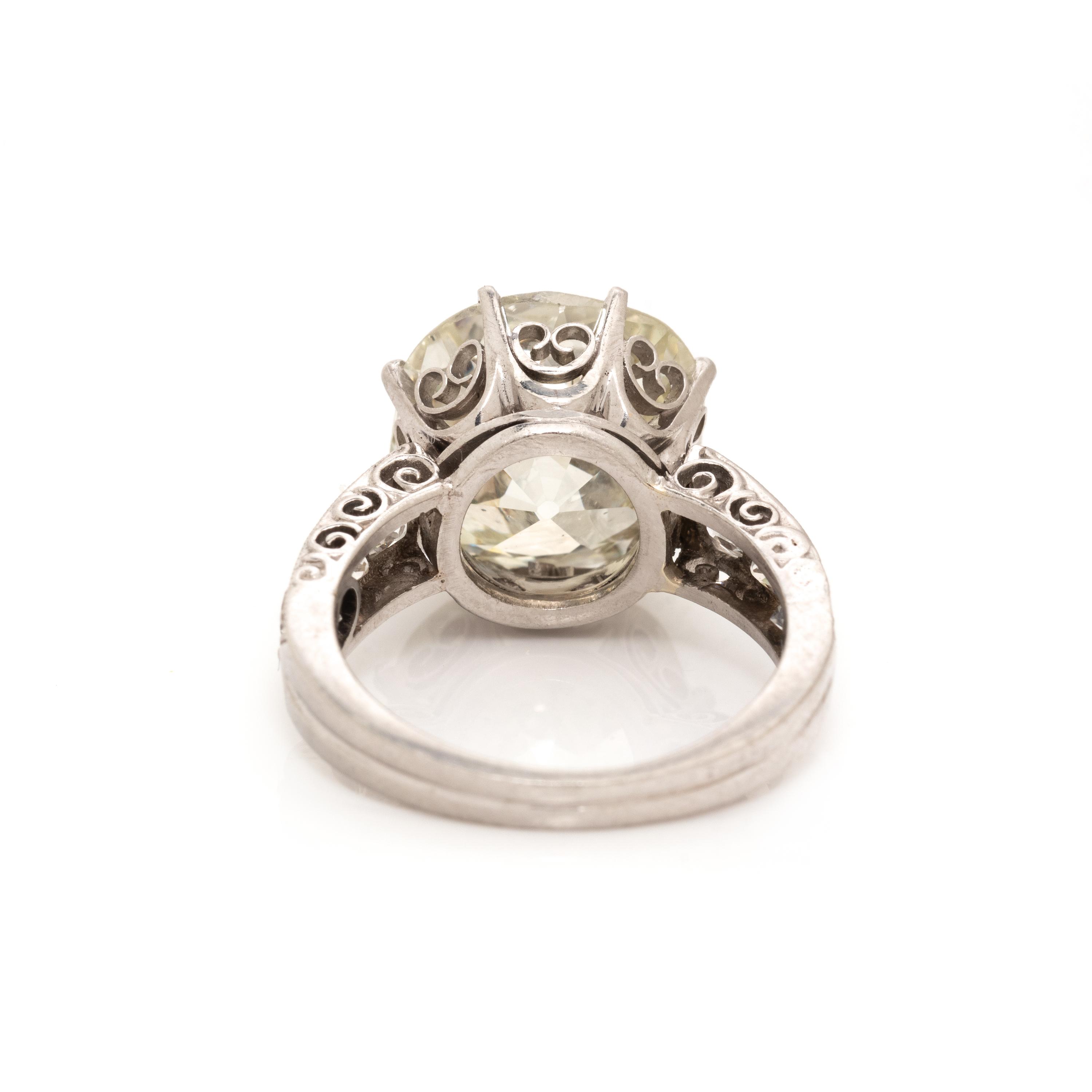 ANTIQUE, PLATINUM AND DIAMOND RING