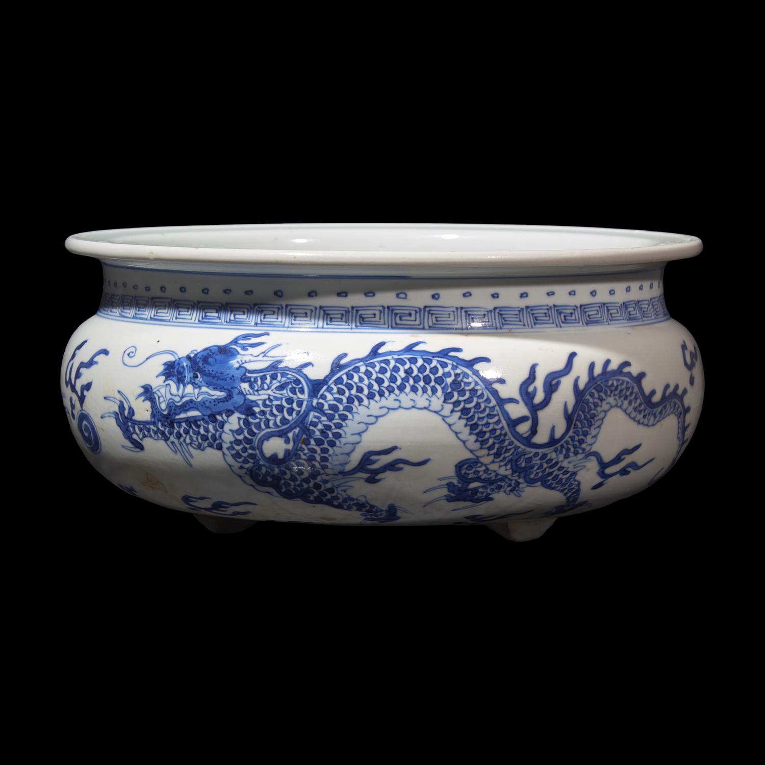 A Chinese Blue and White 'Dragon' Censer, Kangxi Period 清康熙 青花云龍紋三足爐