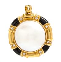 An 18 Karat Yellow Gold, Cultured Mabe Pearl, Onyx and Diamond Pendant, 12.40 dwts.