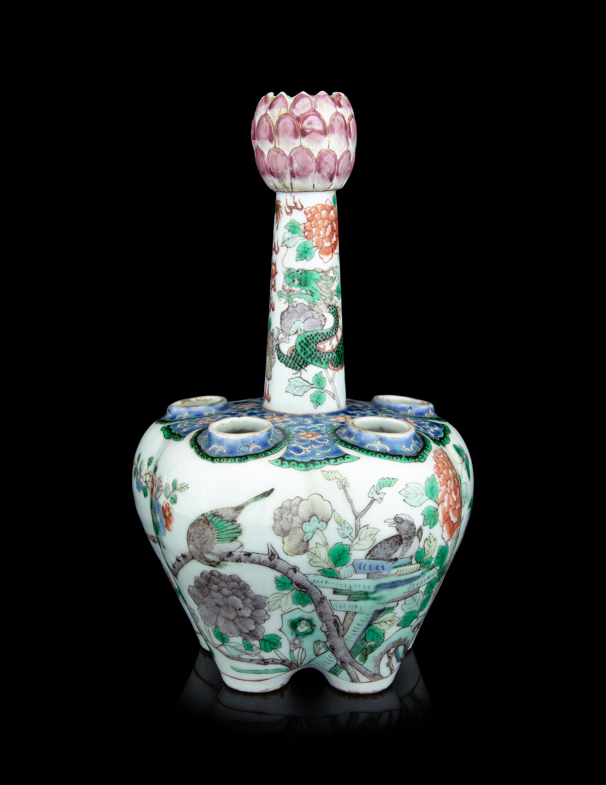 A Chinese Export Famille Verte Porcelain Six Spouted Tulip Vase