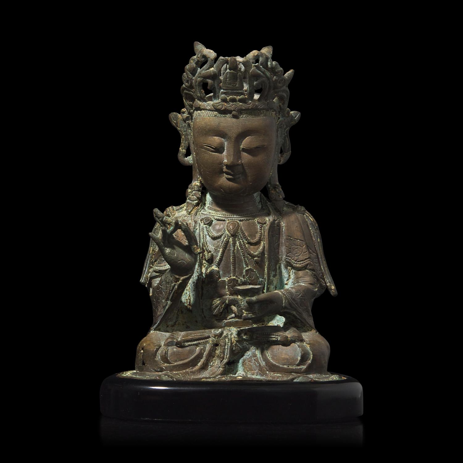 A Chinese Bronze Figure of Seated Guanyin, Ming Dynasty, 16th/17th Century 明中期 銅觀音坐像
