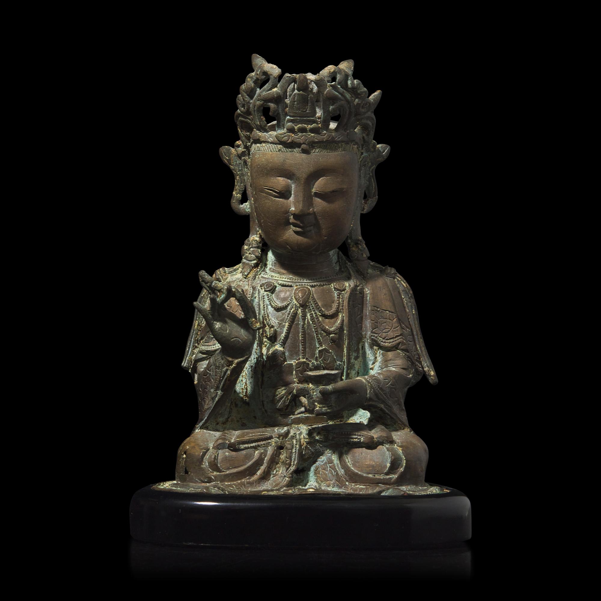 A Chinese Bronze Figure of Seated Guanyin, Ming Dynasty, 16th/17th Century 明中期 銅觀音坐像