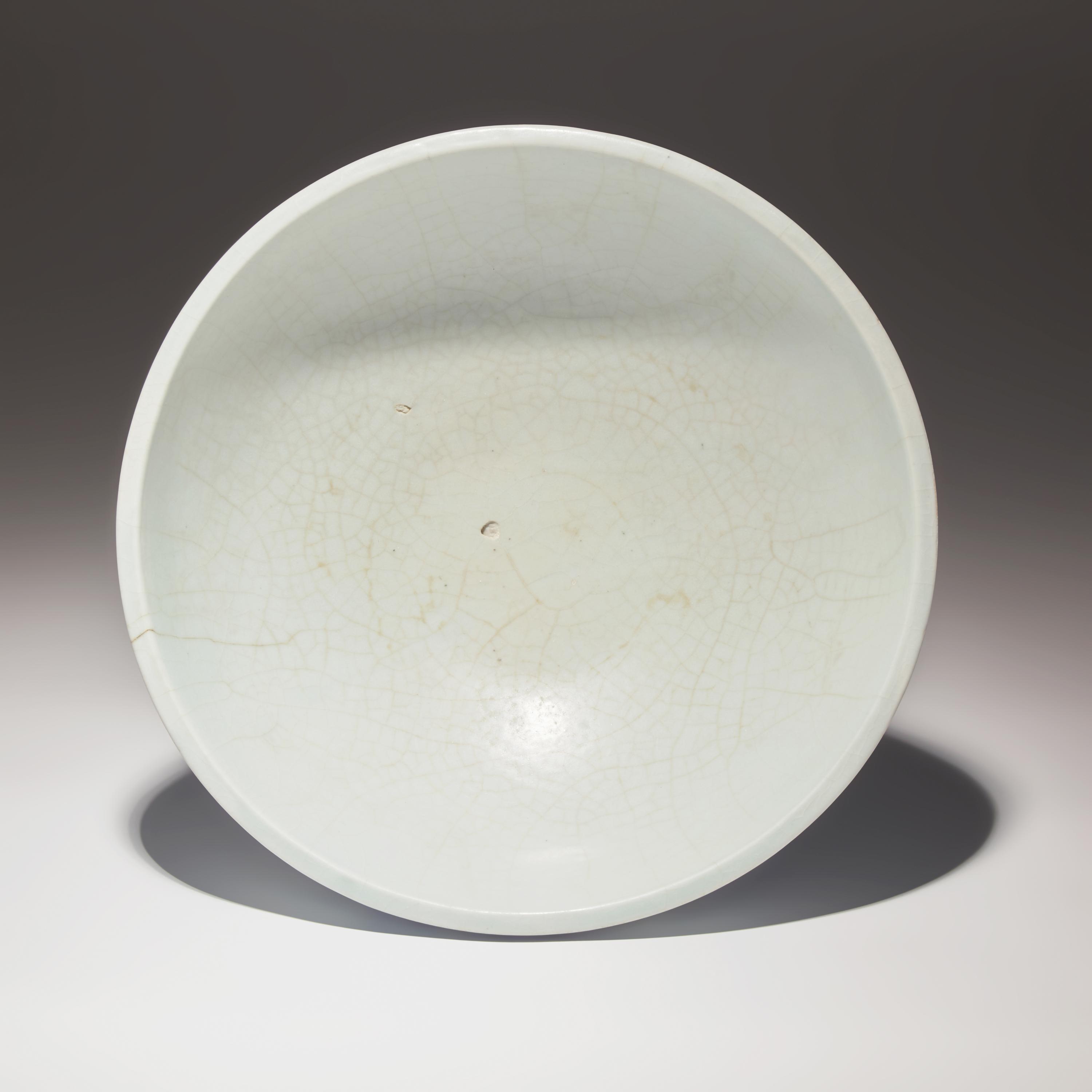 A Rare and Large Chinese Blue and White Porcelain 'Fruit and Flower' Bowl, Xuande Mark and Period — 明宣德 青花折枝瑞果紋大骰子盌