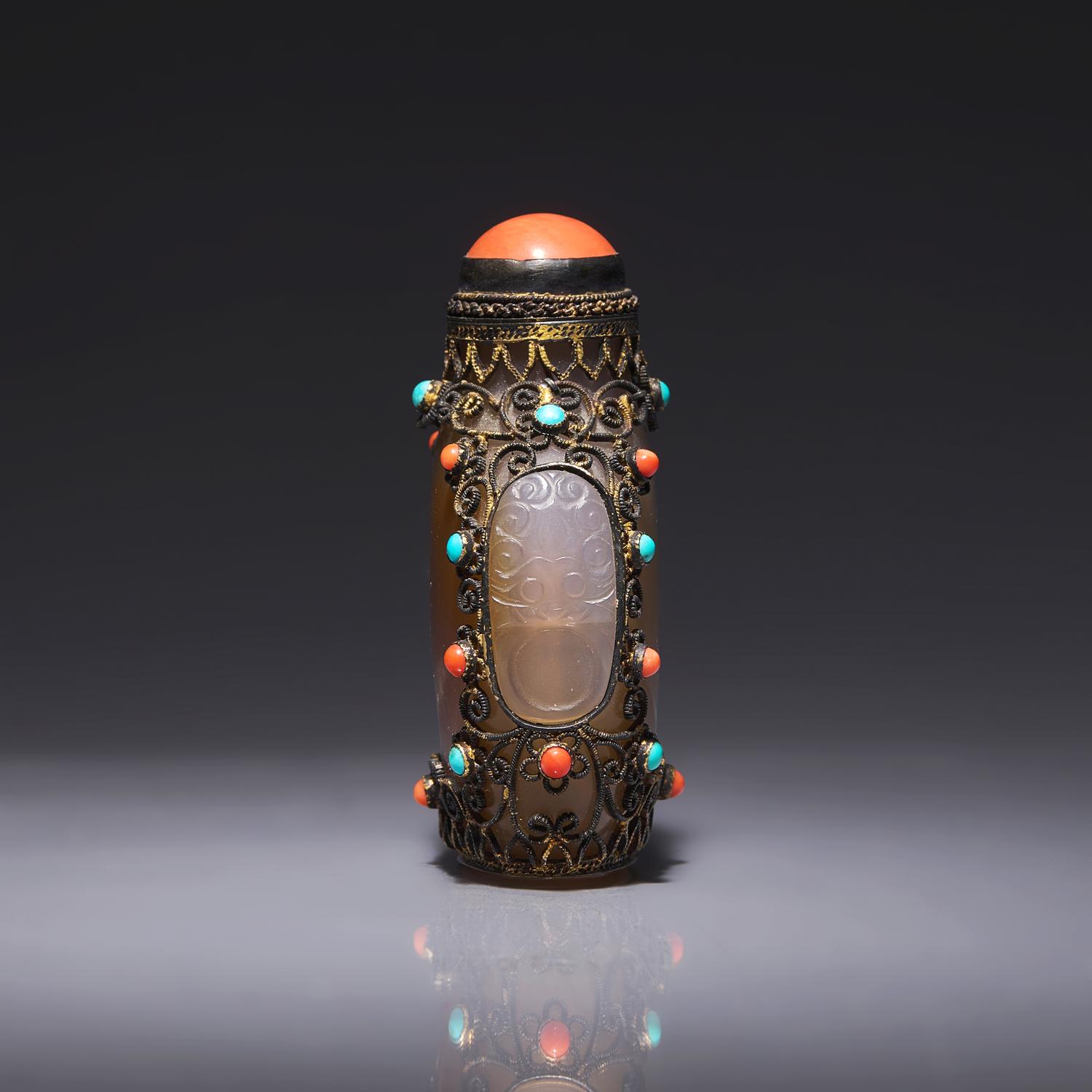 Three Chinese Agate Snuff Bottles 瑪瑙鼻烟壺三支