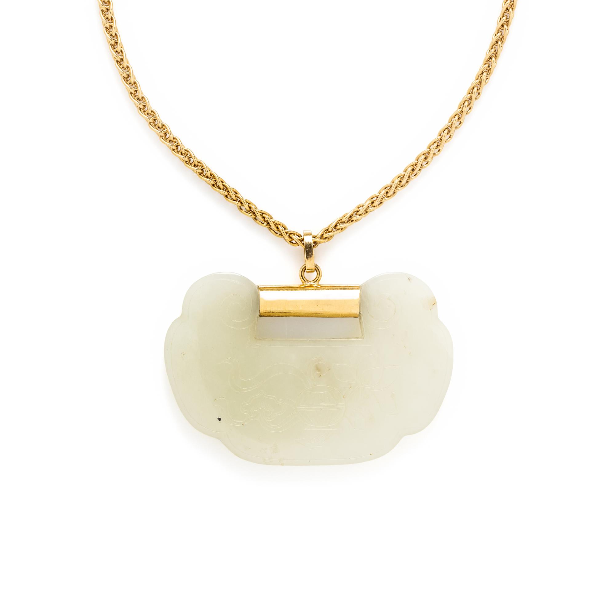 YELLOW GOLD AND CARVED JADE NECKLACE